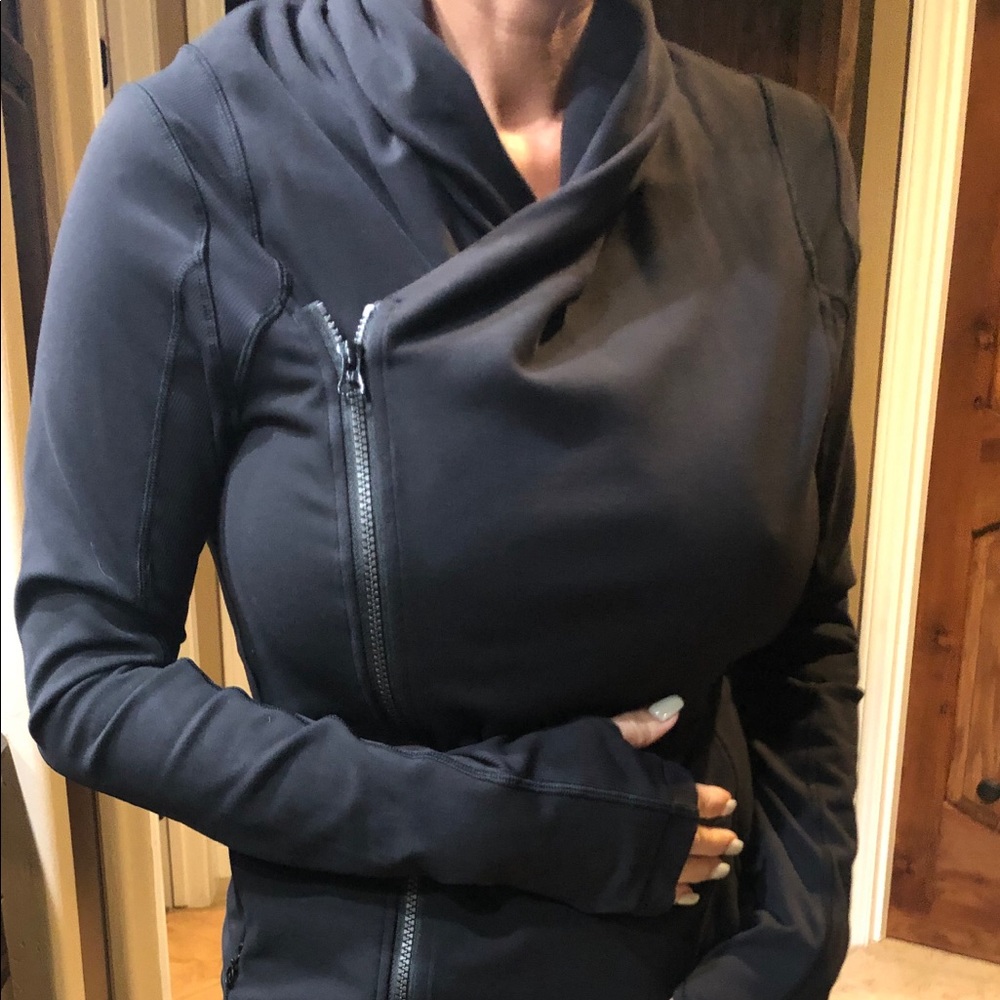 Lululemon bomb wrap jacket 🖤